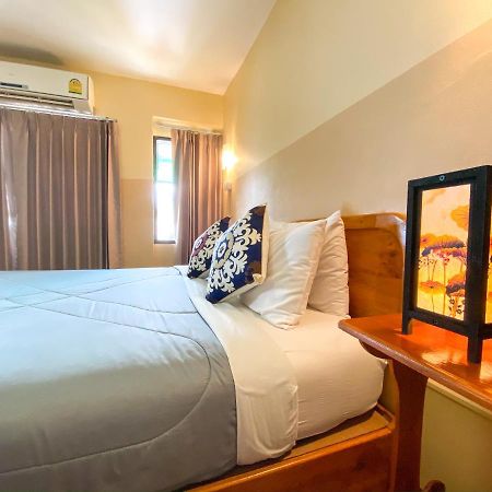 Funky Monkey Cnx - Guesthouse Чіангмай Екстер'єр фото