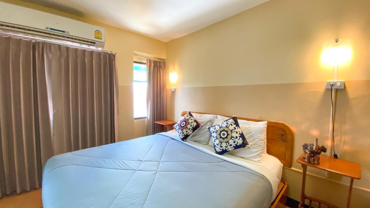 Funky Monkey Cnx - Guesthouse Чіангмай Екстер'єр фото