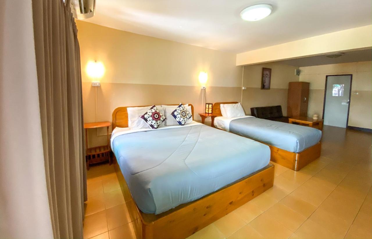 Funky Monkey Cnx - Guesthouse Чіангмай Екстер'єр фото