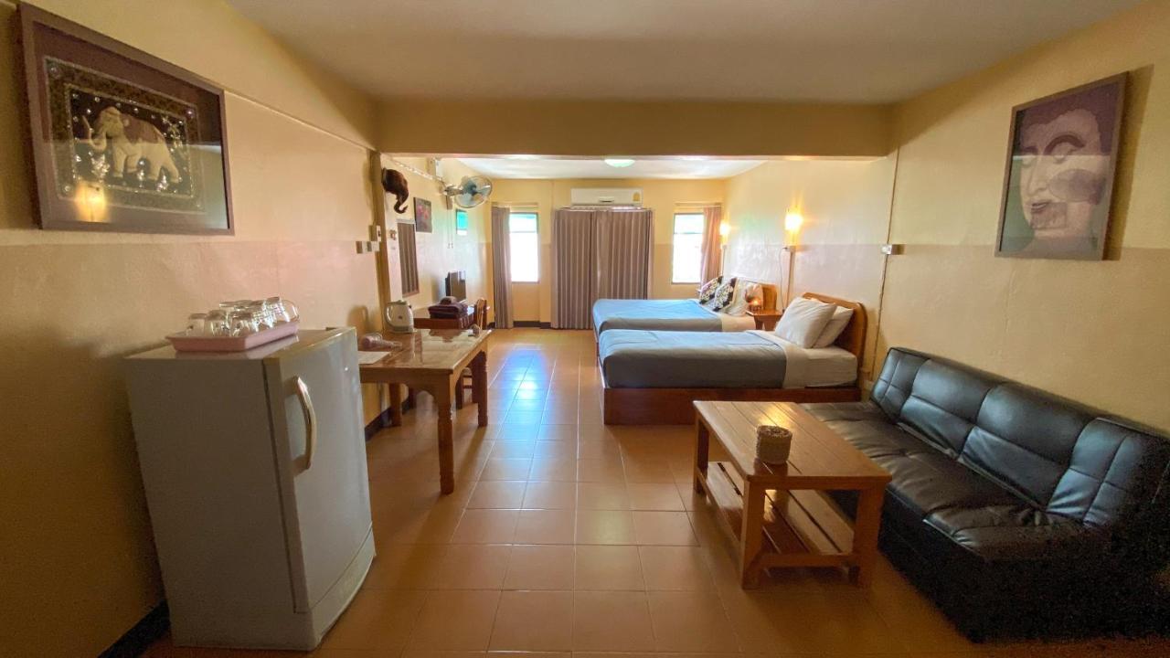 Funky Monkey Cnx - Guesthouse Чіангмай Екстер'єр фото