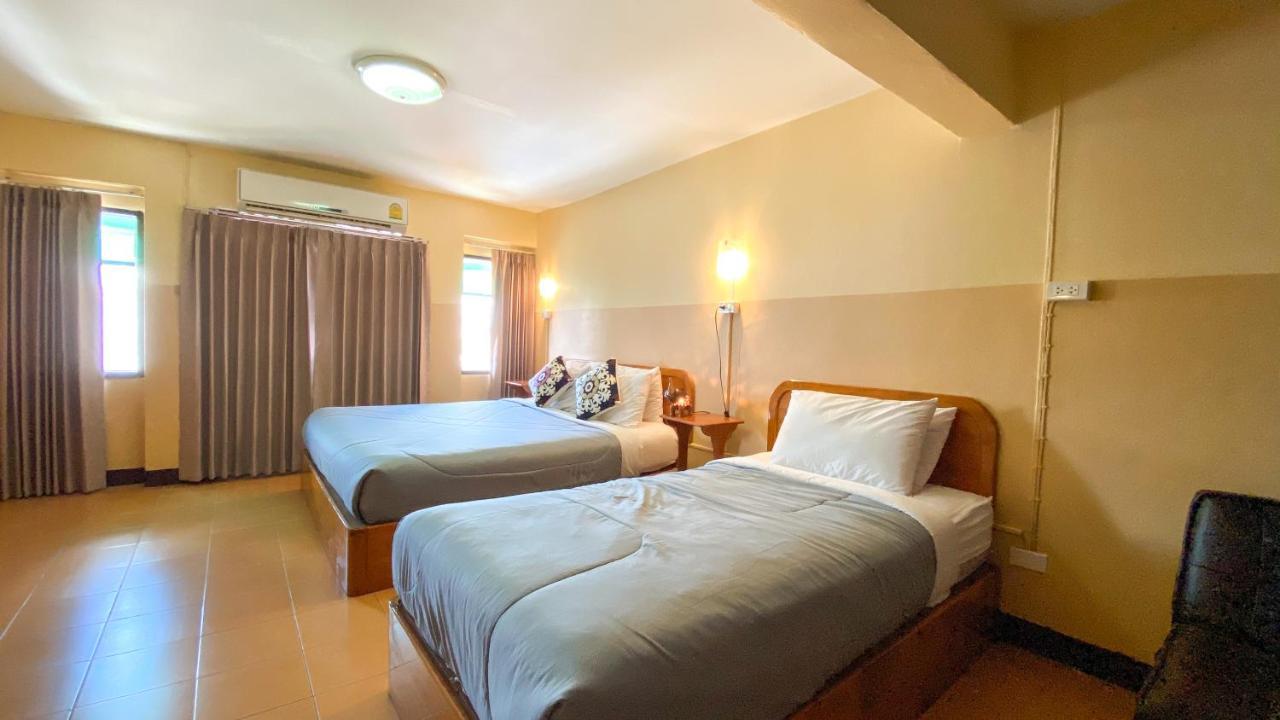 Funky Monkey Cnx - Guesthouse Чіангмай Екстер'єр фото