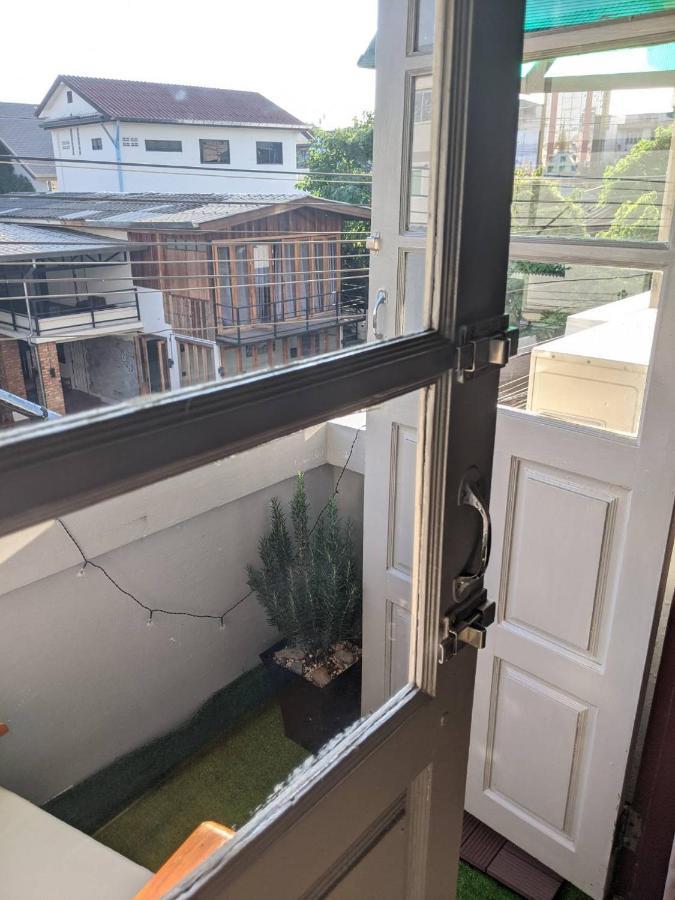 Funky Monkey Cnx - Guesthouse Чіангмай Екстер'єр фото