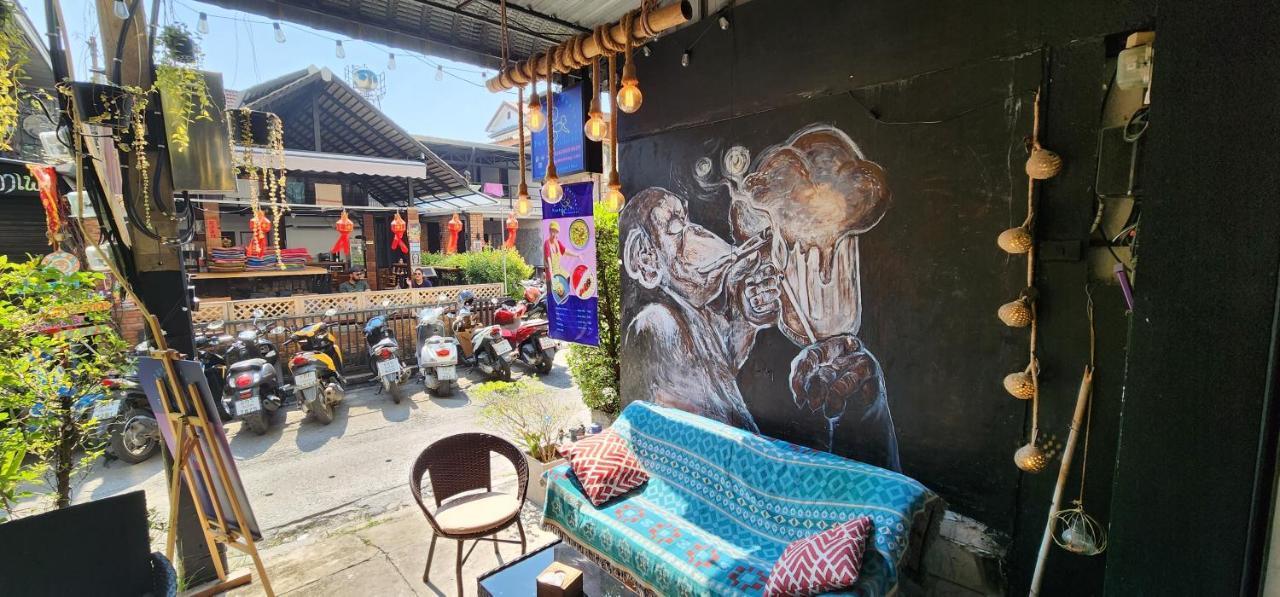 Funky Monkey Cnx - Guesthouse Чіангмай Екстер'єр фото